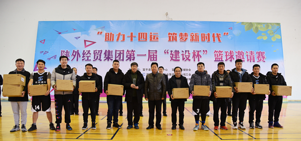 11中共富平縣委常委、政法委書記杜銀虎為第二名獲獎隊頒獎_副本.jpg